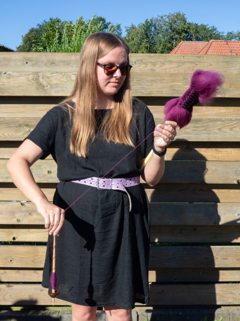 Lisanne Burgers
Spindle spinning
Middeleeuws spinnen 
Magazine 05
