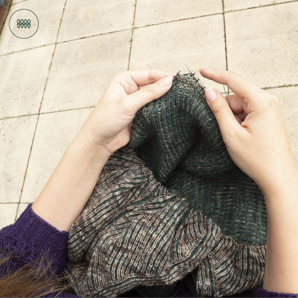 Knitting with 'busy' yarn