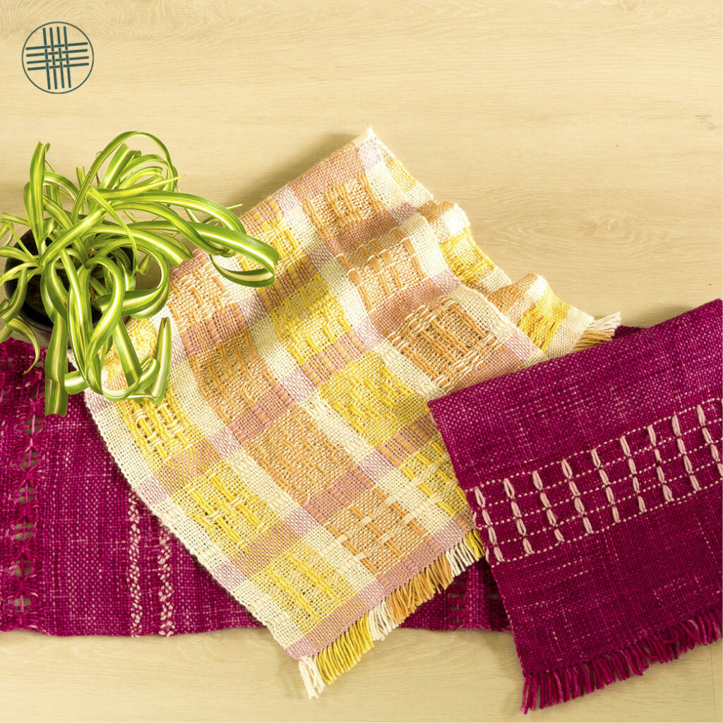 Weaving lace